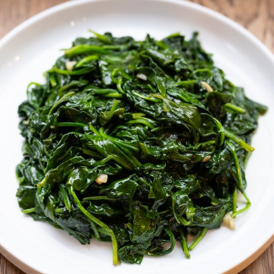 Garlic Sesame Spinach - Recipe photo by Pacific Potluck