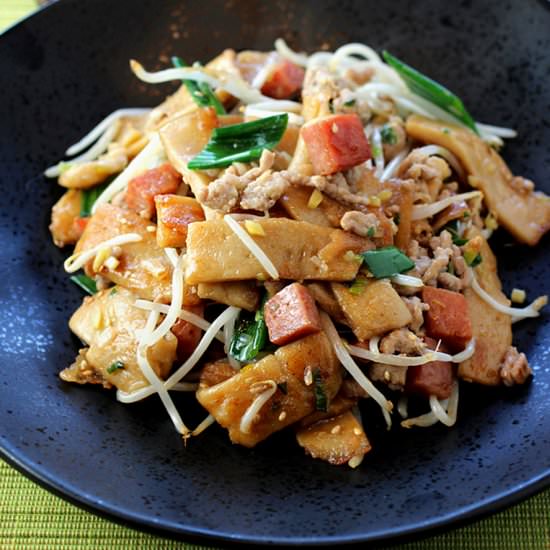 Microwave-made chow fun noodles - Recipe photo by Food Gal