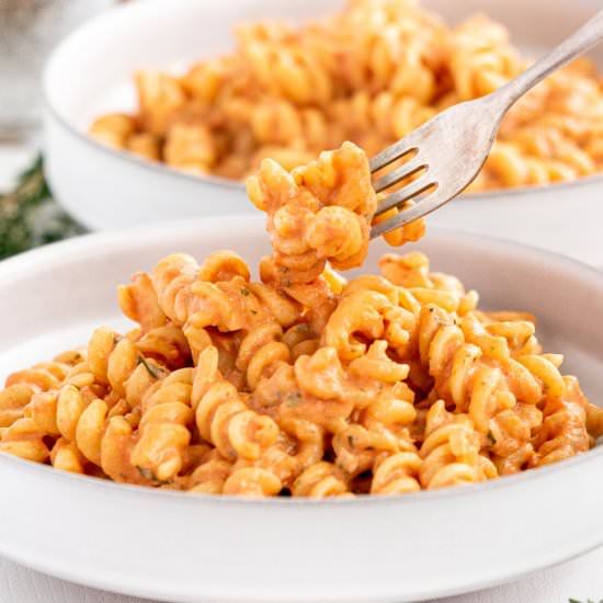 vegan creamy tomato pasta - Recipe photo by saragatheringdreams