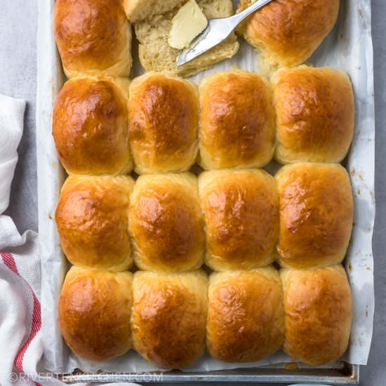 Quick and Easy Soft Dinner Rolls - Recipe photo by Rivertenkitchen