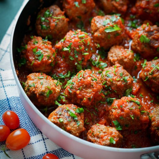 Meatballs Recipe with Tomato Sauce - Recipe photo by yummology