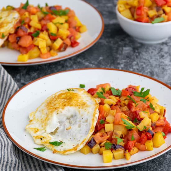 Fried eggs with vegetables - Recipe photo by Good Balanced Food
