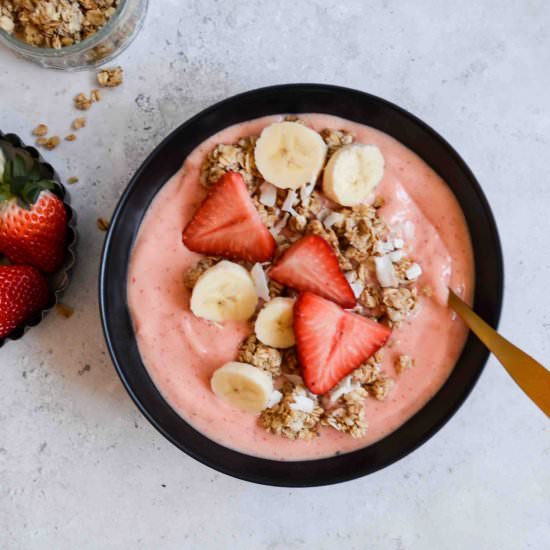 Strawberry Mango Smoothie Bowl - Recipe photo by hawaiitravelwithkids