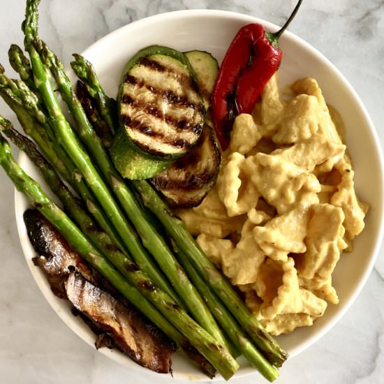 plant-based mac & cheese & veggies - Recipe photo by Jackie Newgent