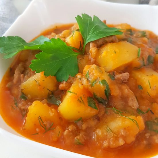 BEEF AND POTATO STEW - Recipe photo by Easy Peasy Creative Ideas