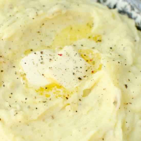 Roasted Garlic Mashed Potatoes - Recipe photo by fakeginger