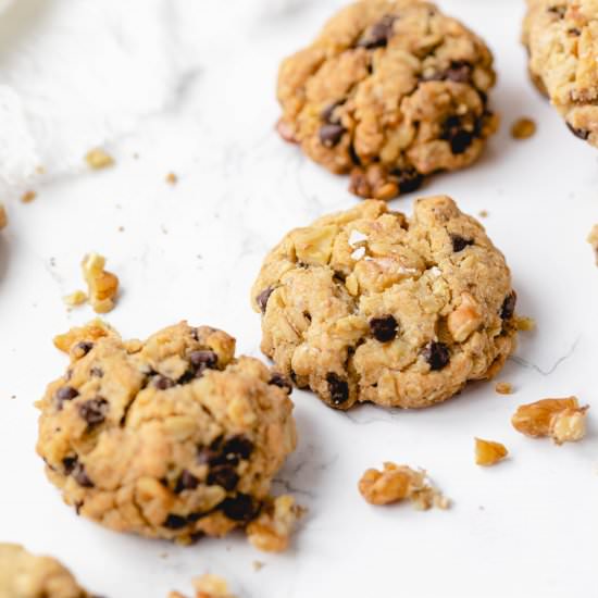 Vegan chocolate chip oatmeal cookie - Recipe photo by TheChestnutBakery
