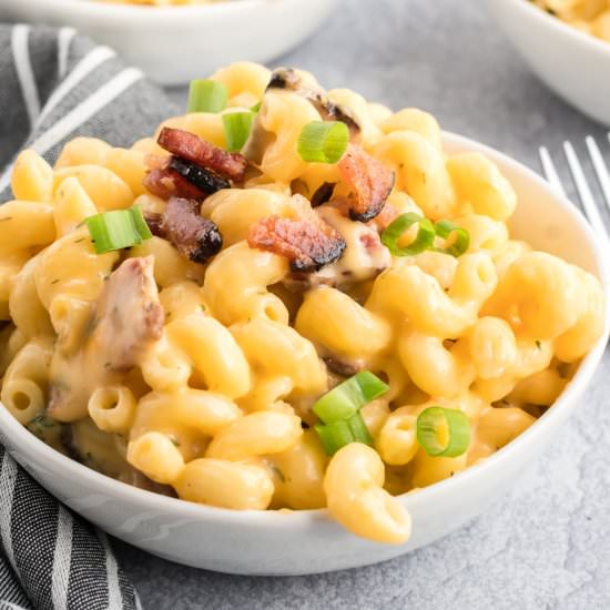 Instant Pot Bacon Mac & Cheese - Recipe photo by Thebustedoven