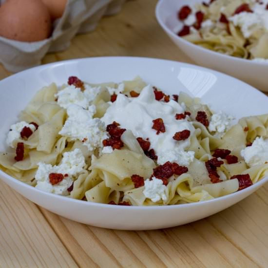 Pasta with bacon - Recipe photo by mecooks.com