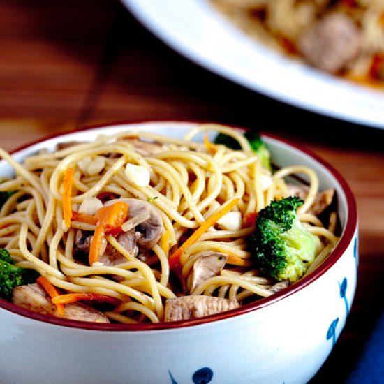 chicken chow mein - Recipe photo by chewoutloud