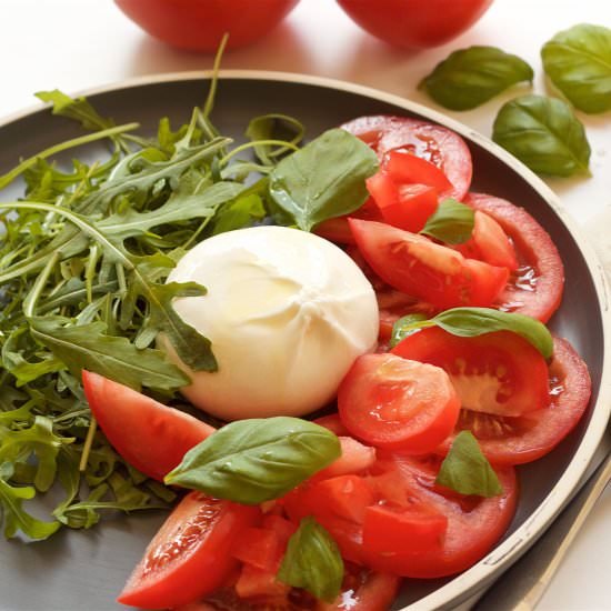 Caprese salad with burrata cheese - Recipe photo by thetastychilli