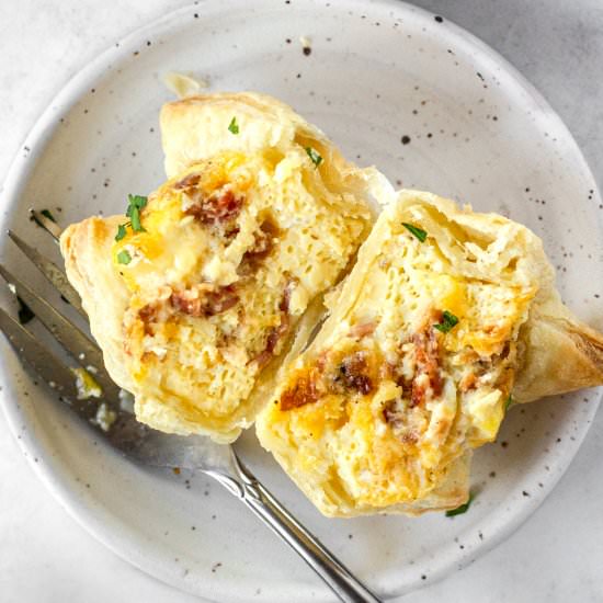 Puff Pastry Breakfast Cups - Recipe photo by bake and bacon
