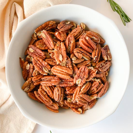 Rosemary Spiced Pecans - Recipe photo by Sugarylogic