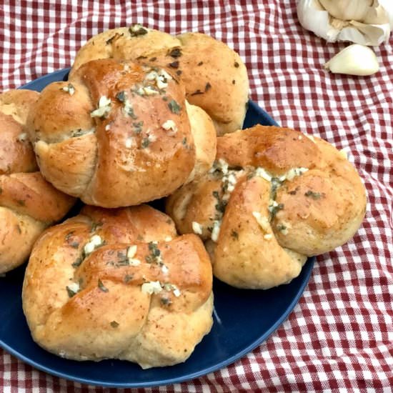 Whole Wheat Garlic Knots - Recipe photo by Jennyblogs