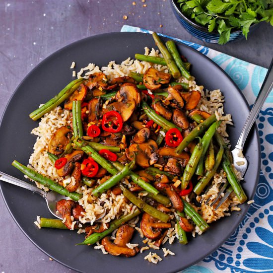 Green bean mushroom stir-fry - Recipe photo by veganwithgusto