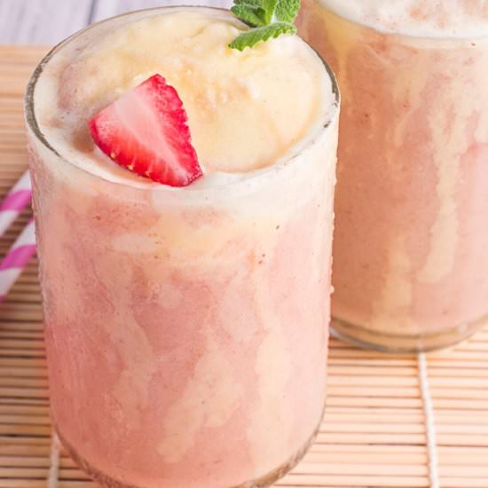 Strawberry Banana Fizzy Float - Recipe photo by amandascookin