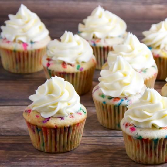 Vanilla Confetti Cupcakes - Recipe photo by thebrookcook.wordpress.com