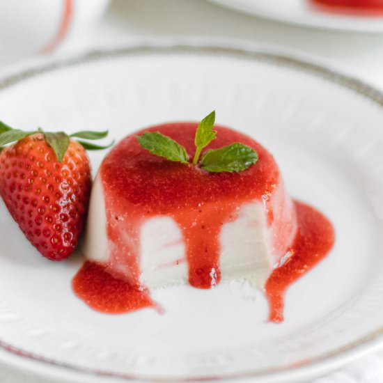 Vegan Panna Cotta - Recipe photo by theplantbasedschool