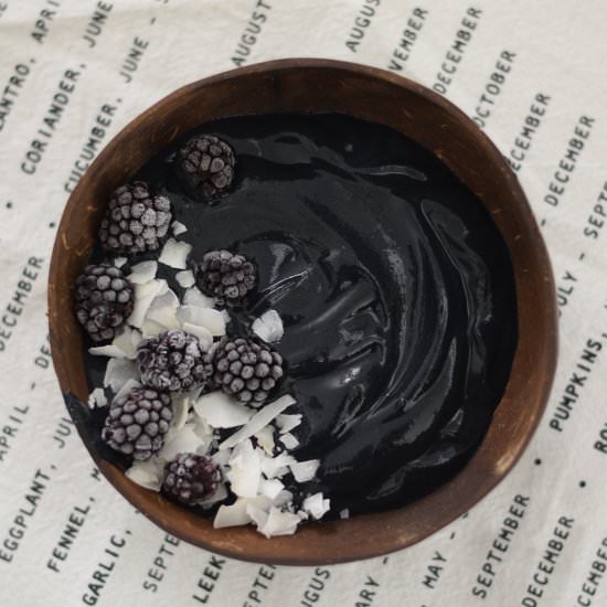 Black Detox Smoothie Bowl - Recipe photo by mariateodorastefan