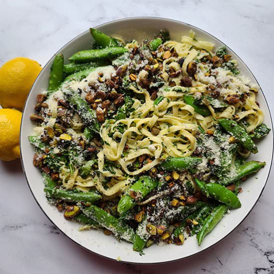 Spinach Pesto & Snap Pea Linguine - Recipe photo by Masonjarsandme