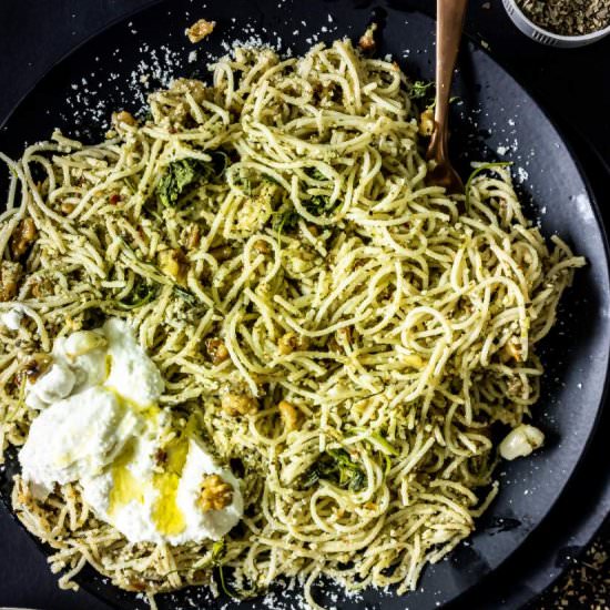 Kale Pesto Pasta with Walnuts - Recipe photo by Surup