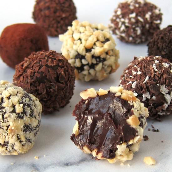 Homemade Chocolate Truffles - Recipe photo by Hungry Happenings