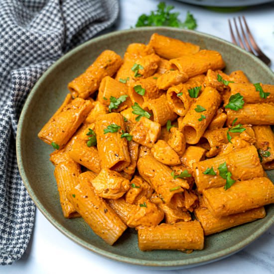Easy Creamy Spicy Chicken Pasta - Recipe photo by skinnyspatula