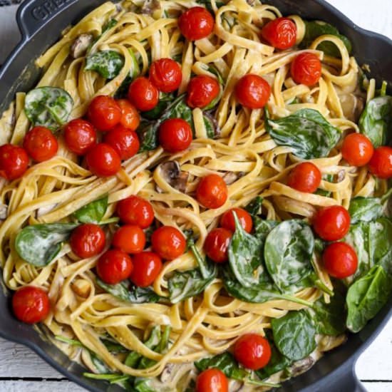 Creamy Mushroom and Spinach Pasta - Recipe photo by veganreset