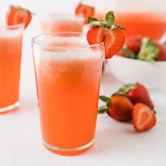 Homemade Fresh Strawberry Lemonade - Recipe photo by TheDeliciousSpoon