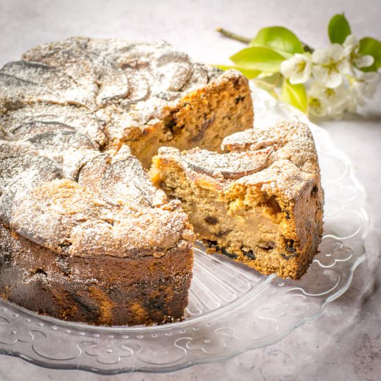 Vegan Apple Cake with sultanas - Recipe photo by thevegspace