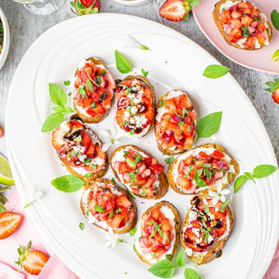 Strawberry Crostini - Recipe photo by theyummybowl