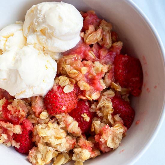 Strawberry Crumble - Recipe photo by Cakewhiz