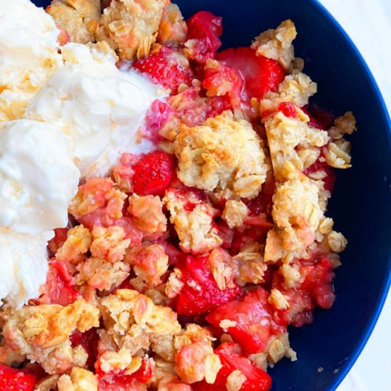 Strawberry Rhubarb Crisp - Recipe photo by Cakewhiz