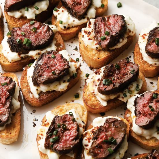 Burrata and Steak Crostini - Recipe photo by lindseyeatsla