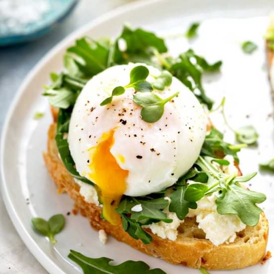 How To Poach Eggs Perfectly - Recipe photo by Lemon blossoms