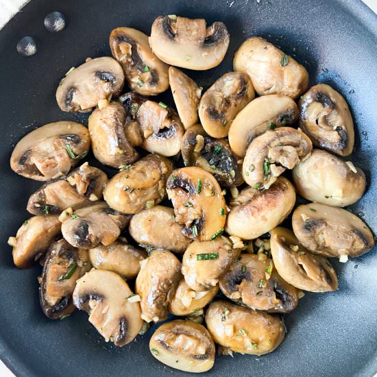 Garlic Rosemary Mushrooms - Recipe photo by Sugarylogic
