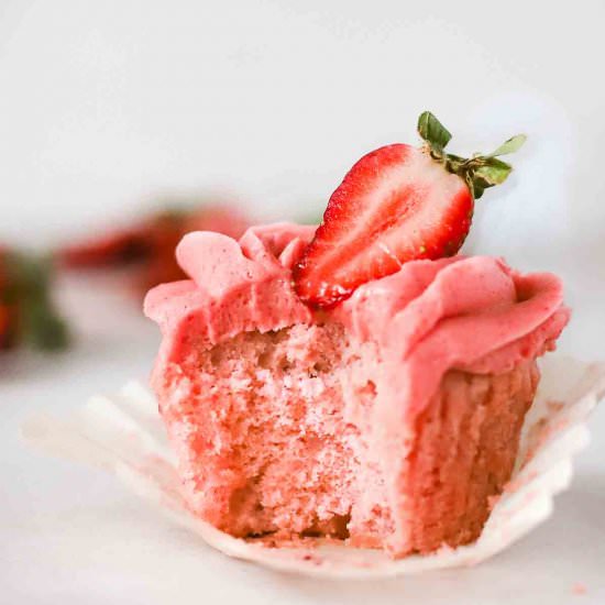 Strawberry Cupcakes - Recipe photo by murmursofricotta