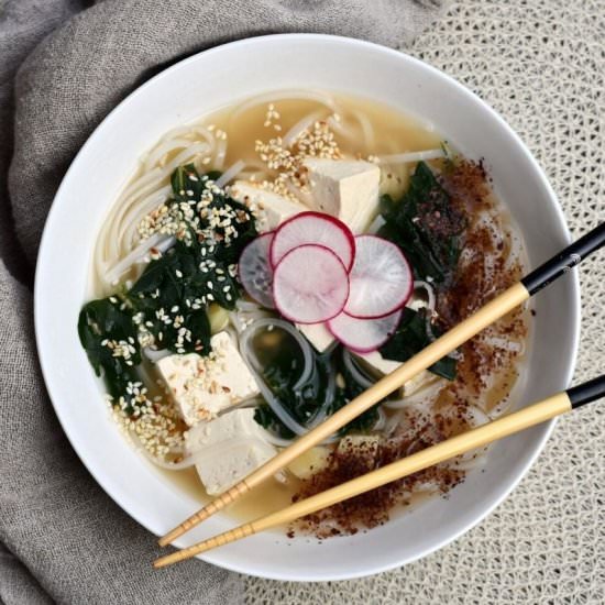Simple Japanese Noodle Soup - Recipe photo by Emillie