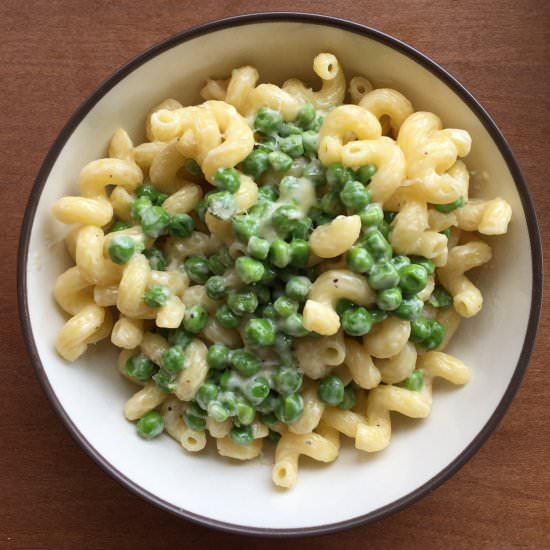 Cavatappi alfredo and peas - Recipe photo by uglyducklingbakery