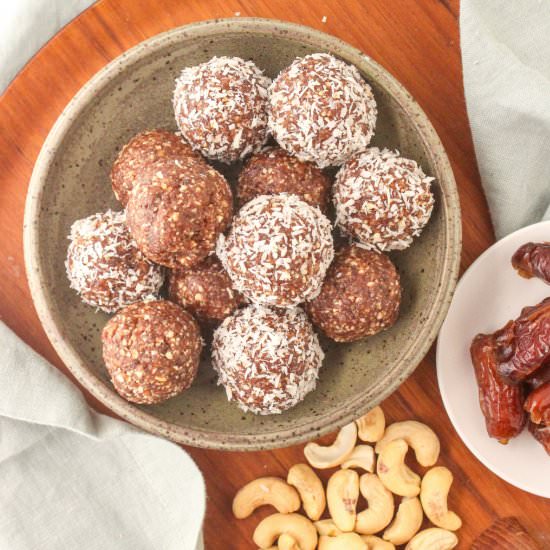 Chocolate Cashew Bliss Balls - Recipe photo by fANNEtastic food