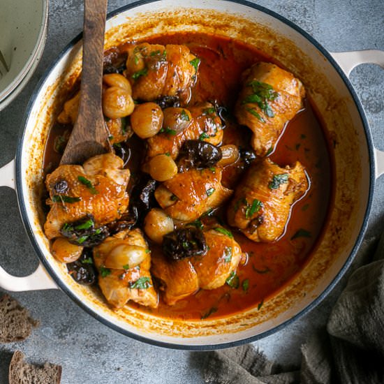 Chicken braised with prunes - Recipe photo by between2kitchens