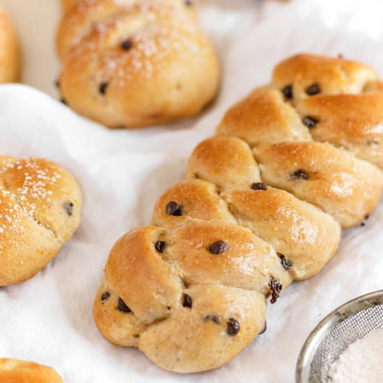 Vegan chocolate chip brioche - Recipe photo by theplantbasedschool