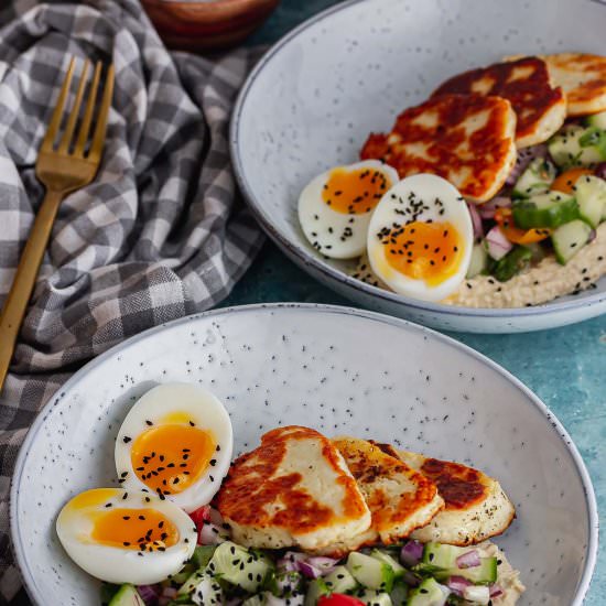 Halloumi Breakfast Bowl with Salad - Recipe photo by TheCookReport