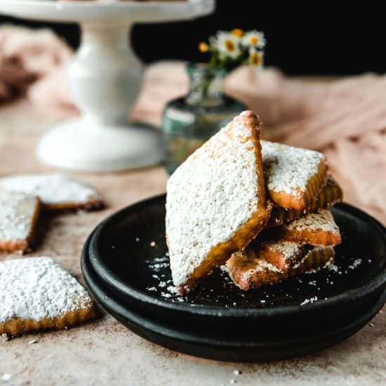 Kourabiedes Greek Cookies - Recipe photo by kickassbaker