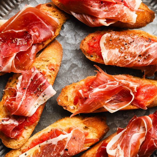 Pan Con Tomate with Jamón Serrano - Recipe photo by lindseyeatsla