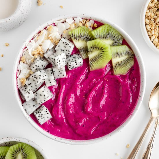 Dragon Fruit Smoothie Bowl - Recipe photo by purelykaylie