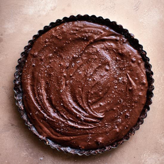Vegan Salted Chocolate Cream Tart - Recipe photo by rainbowplantlife