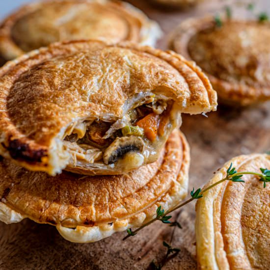CREAMY CHICKEN MUSHROOM & BACON PIE - Recipe photo by TaylahsKitchen