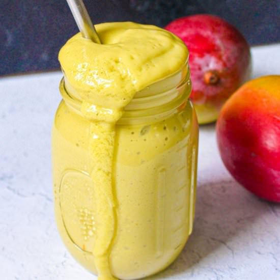 Mango protein smoothie - Recipe photo by DamnTastyVegan