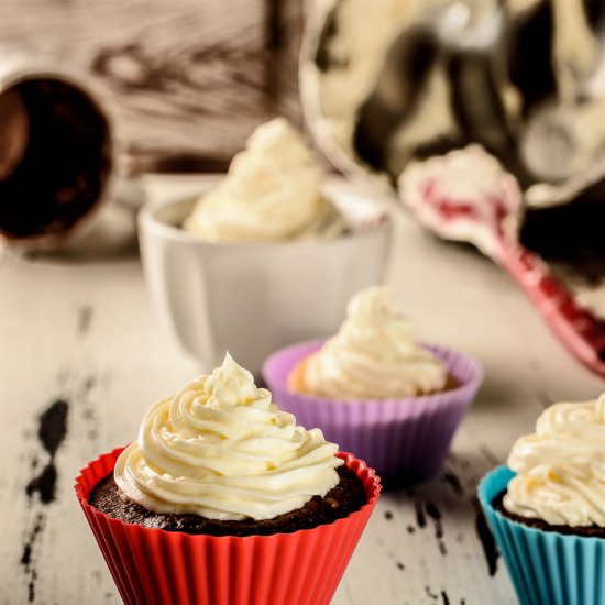 Buttercream Frosting Recipe - Recipe photo by suncakemom